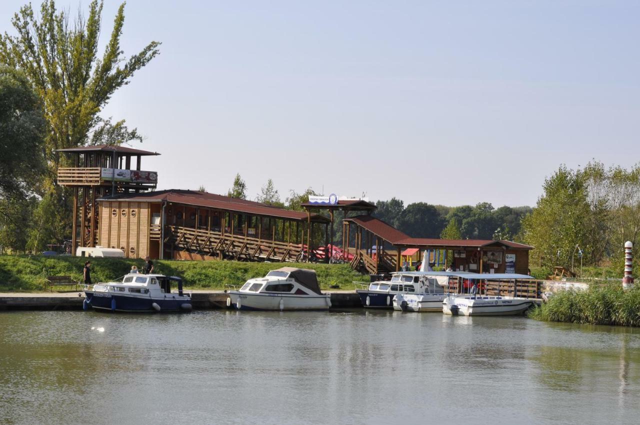 Hotel Sv. Ludmila Скалица Екстериор снимка